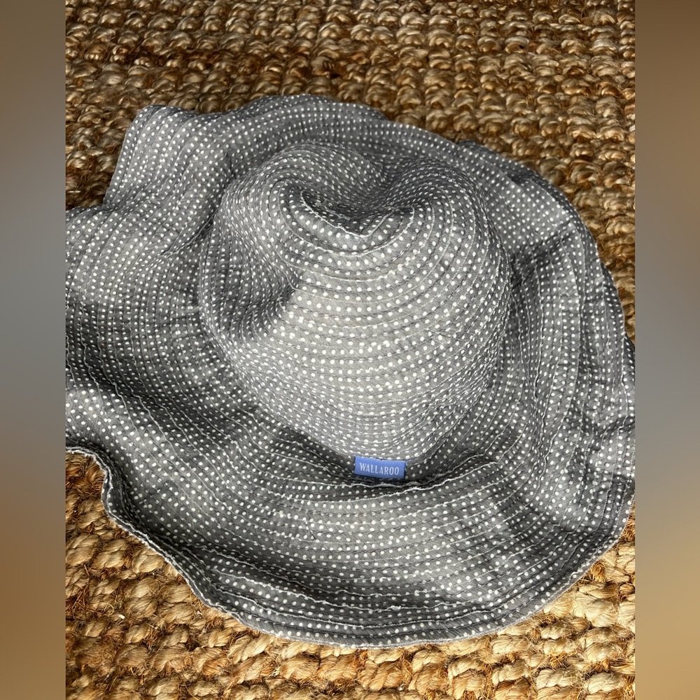 Wallaroo scrunchie hat